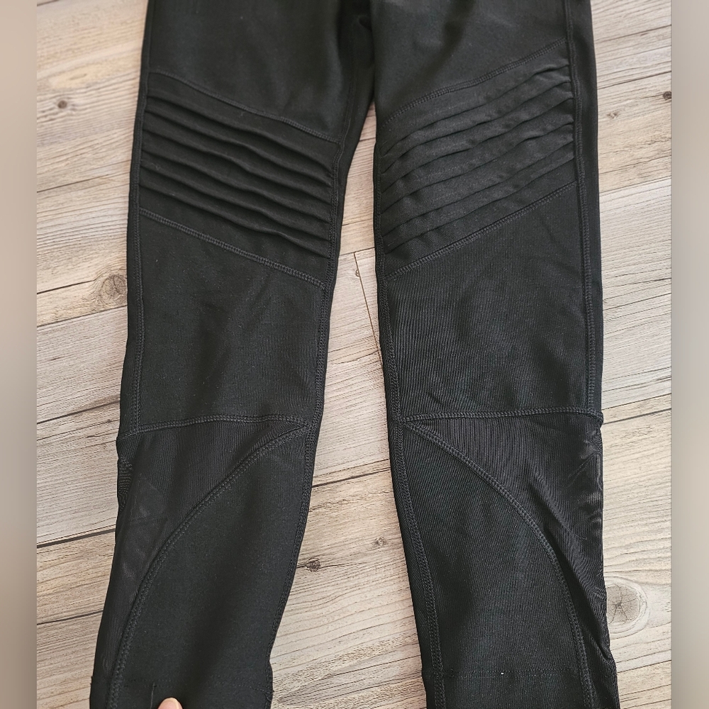 Ava 2 pcs. of leggings bundle! - Picture 2 of 9